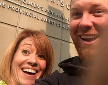 一點都不尷尬的火熱社群tag《離婚自拍》祝我們離婚快樂唷♥