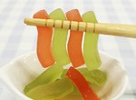 五彩繽紛的《烏龍麵軟糖》像是烏龍麵般的Q彈有嚼勁 五彩繽紛的《烏龍麵軟糖》像是烏龍麵般的Q彈有嚼勁