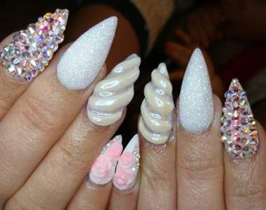 《獨角獸美甲》網友表示：是霜淇淋還是大便嗎ww（喂）