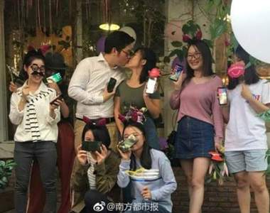 求婚完分送手機給親友《用25台iPhone X向25歲女友求婚》網友狂問請問你還缺朋友嗎ww