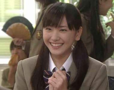 《最適合制服的名人》不分世代都獲得高票的最強制服妹究竟是......