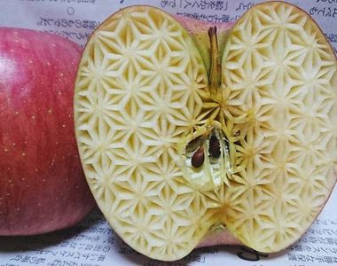 《日本食物雕刻達人》難道他是一台會行走的雷射切割機！？