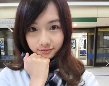 《耳機妹何思靜》不管旁邊有多吵就是要來聽一下