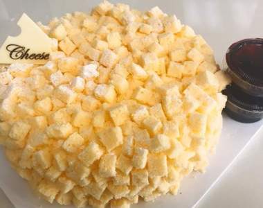 深夜閱覽注意《超爆量Paris Croissant起司蛋糕》起司控表示：開吃啦～