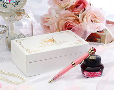 美少女戰士《FC會員限定變身鋼筆》還有燕尾服蒙面俠的墨水呢～夫妻搭配剛剛好