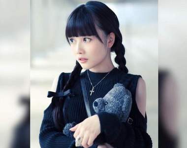 《新人類美少女真喻》雙馬尾加黑毛衣超犯規搭配這樣是可以的嘛❤