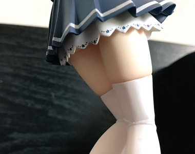 極致膝上襪咬肉《變態設計的櫻井桃華公仔》看著小學生大腿興奮的蘿●控們……