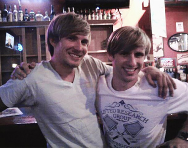 是我的分身《遇見跟自己長得一模一樣的陌生人》你們真的不是爹娘出去偷生的嗎?