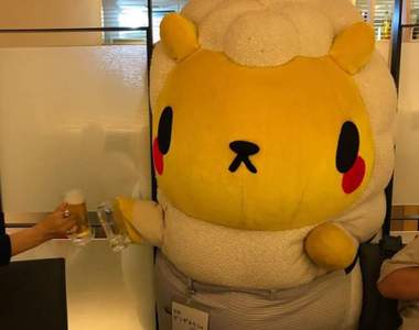 又來啦《卡在門口的吉祥物》每隔一段時間就有更多吉祥物卡住的照片XD