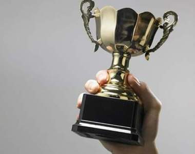 《孕婦頒讓座獎杯給陌生男子》故事背後又有什麼樣的用意呢？