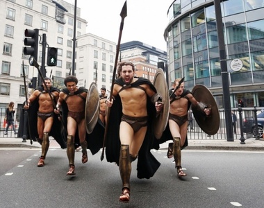 《斯巴達猛男巡邏倫敦》請問搭地鐵有買票嗎？