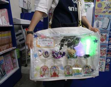 《史上最大痛包登場》應該也是史上最大行動展示櫃(無誤)