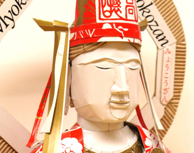 紙箱藝術家《清酒包裝變身觀世音像》真的可以稱得上是神蹟了……