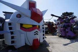 《越來越狂的鋼彈理髮店》老闆，可以剪那種紅色有角的髮型嗎？