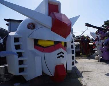 《越來越狂的鋼彈理髮店》老闆，可以剪那種紅色有角的髮型嗎？