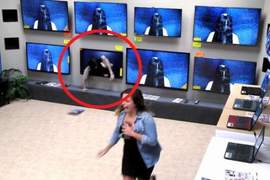 比VR還有效《貞子從賣場電視爬出》貞子壞壞把人家嚇的不要不要......