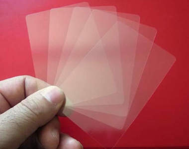 推特話題《透明撲克牌》臉上表情變化完全無法遮掩的新型撲克牌