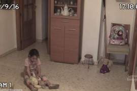 超恐怖《得不到關愛的洋娃娃》默默給小主人一個驚喜