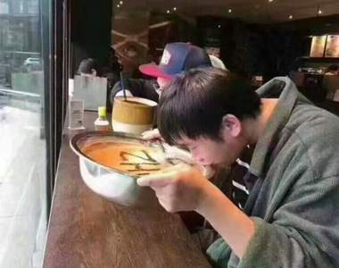 日本網友瘋傳《中國星巴克臉盆裝免費咖啡》自帶杯活動各種容器續出！？