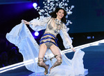 《維多利亞的秘密2017》終於出現在舞台上仆街的模特兒... 《維多利亞的秘密2017》終於出現在舞台上仆街的模特兒...