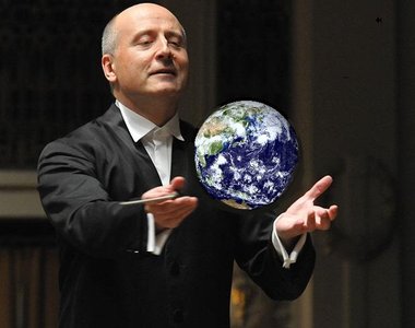 《指揮家像是世界支配者》好像真的有點魔王既視感