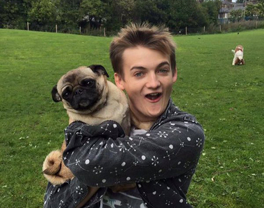 冰與火之歌《中二喬抱巴哥犬》網友開始瘋狂改圖w