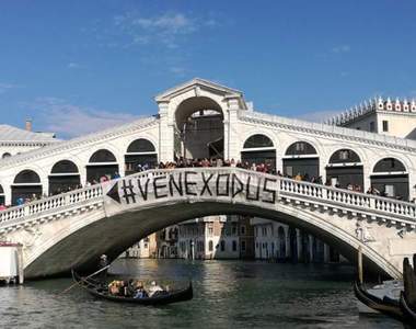 威尼斯《抗遊客遊行》韓網友嘆:就好像看到OOO來濟州島...