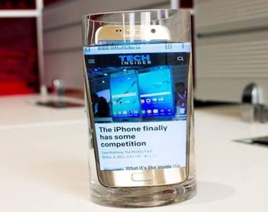 忍不住想吐槽《超無用生活知識》把手機放入水中畫面就可以變大唷~