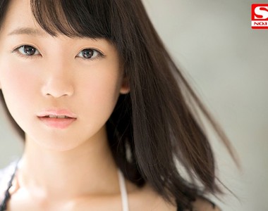 網友吐槽《新人AV女優架乃由羅照片修很大》其實沒差多少嘛……