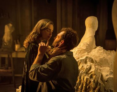 驚悚電影《石頭會說話》艾蜜莉亞克拉克這回在義大利當護士