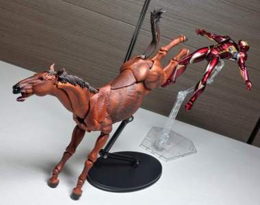 日本玩具公司製作的《自在置物馬着彩》正在韓國大風靡