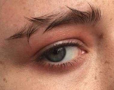 比羽毛眉毛還狂《鐵絲網眉毛》這年頭連眉毛都不簡單惹ww