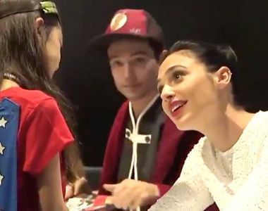 《蓋兒加朵暖心影片》小小女影迷在偶像面前掉眼淚。゚(゚´ω`゚)゚。