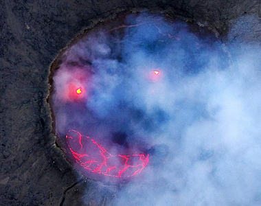 《火山口拍到惡魔的微笑》被稱做「地獄的入口」名副其實