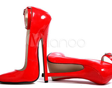 到底怎麼穿？《90度角高跟鞋》感覺有點獵奇啊....