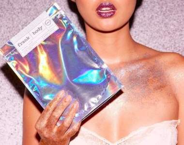 洗澡也能放閃《Frank Body閃亮去角質咖啡渣》話題商品的重點果然放在......