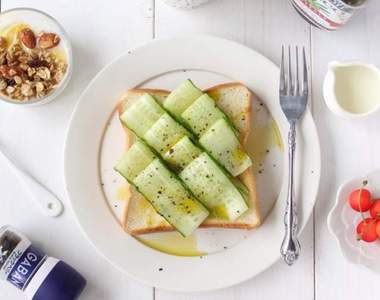 話題輕美食《黃瓜烤吐司》無負擔口感就是社群瘋傳的主因啦~