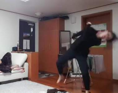 韓國少女《洗個衣服洗到各種熱舞》爸爸心裡OS好像是在說....