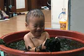 韓國父母上網詢問《小孩愛泡海帶澡》是海帶之神附身了嗎