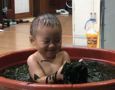 韓國父母上網詢問《小孩愛泡海帶澡》是海帶之神附身了嗎