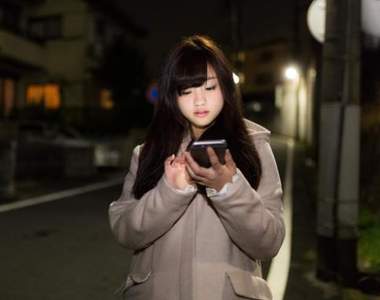 低頭族注意《夜晚邊走邊玩手機的結果》比阿飄更恐怖的真實體驗引發瘋傳