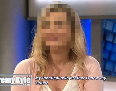 《雙胞胎兄弟變姊妹》美貌讓觀眾讚嘆不已...