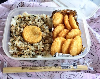 《夫妻的洋芋片米果戰爭》所以還是不要惹到每天幫你做便當的人...