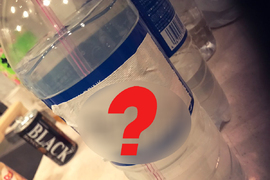 《AV潮吹專用飲料》為了拍攝AV女優所做的事前準備原來是...... 《AV潮吹專用飲料》為了拍攝AV女優所做的事前準備原來是......