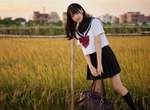 《傍晚的田邊制服少女》燜燜碳的那股清新讓稻香變得更濃郁惹 《傍晚的田邊制服少女》燜燜碳的那股清新讓稻香變得更濃郁惹