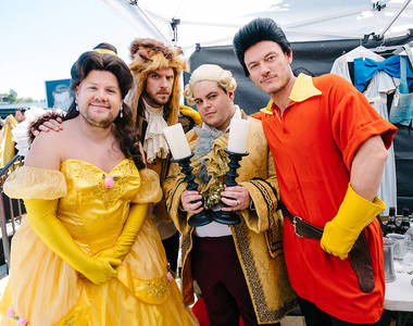 笑瘋《美女與野獸》街頭快閃音樂劇 這個貝兒怎麼怪怪der？