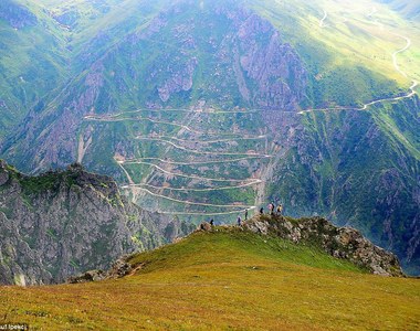 世界上《最危險公路》但從上帝視角看卻很美...