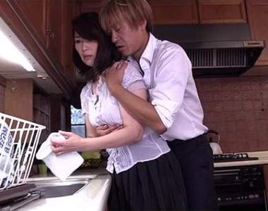 網友熱論《熟女系AV增加的原因》人妻、不倫題材越來越多到底是為什麼？