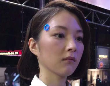 《東京電玩展》質感有如真人般的正妹機器人引發網友熱論