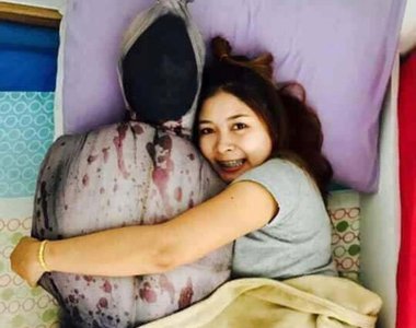 禁忌的恐怖《捆屍抱枕》真的有辦法抱著這個入睡嗎？這也太可怕了吧